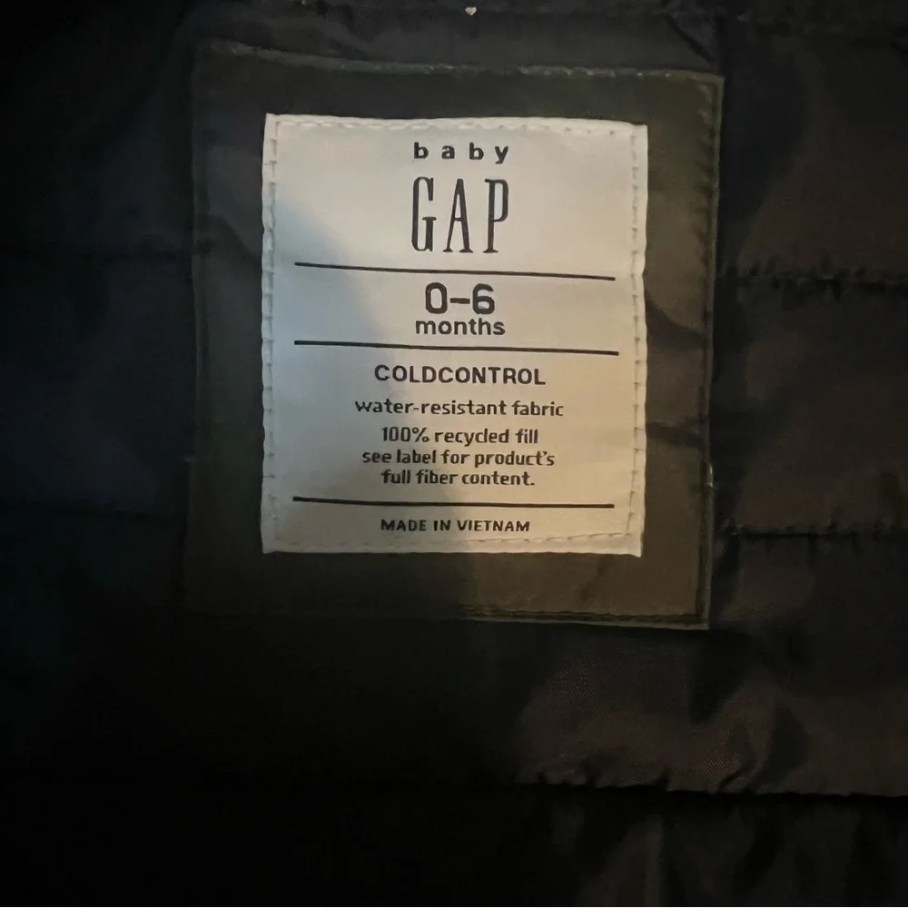 Baby Gap Cold Controlled Hooded Puffer Jacket in Green Camo in Size 0-6 Months